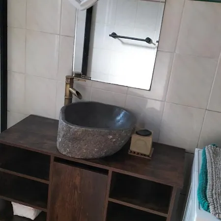 Chez Benoit, Sejour Zen, D'amis Проживание в семье